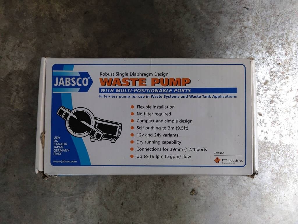 Pompe à eaux usées Jabsco avec tuyau PVC, Enlèvement, Neuf