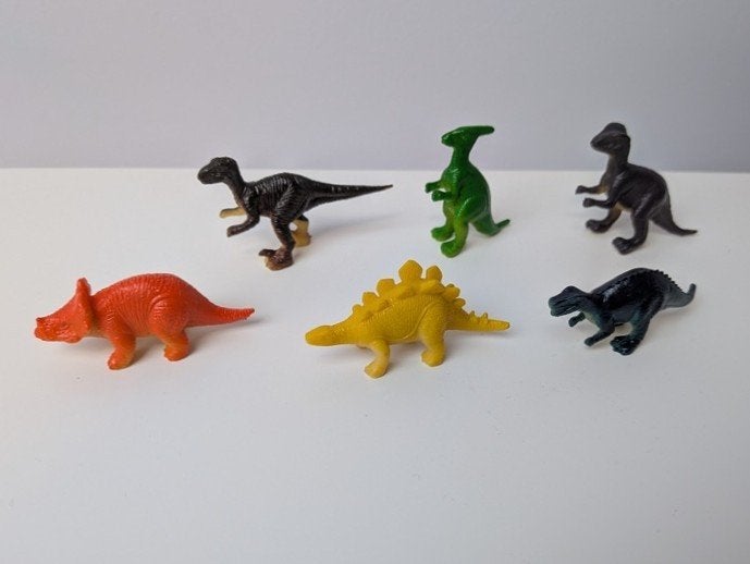 figurines - ensemble de petits dinosaures, Enfants & Bébés, Jouets | Figurines, Enlèvement