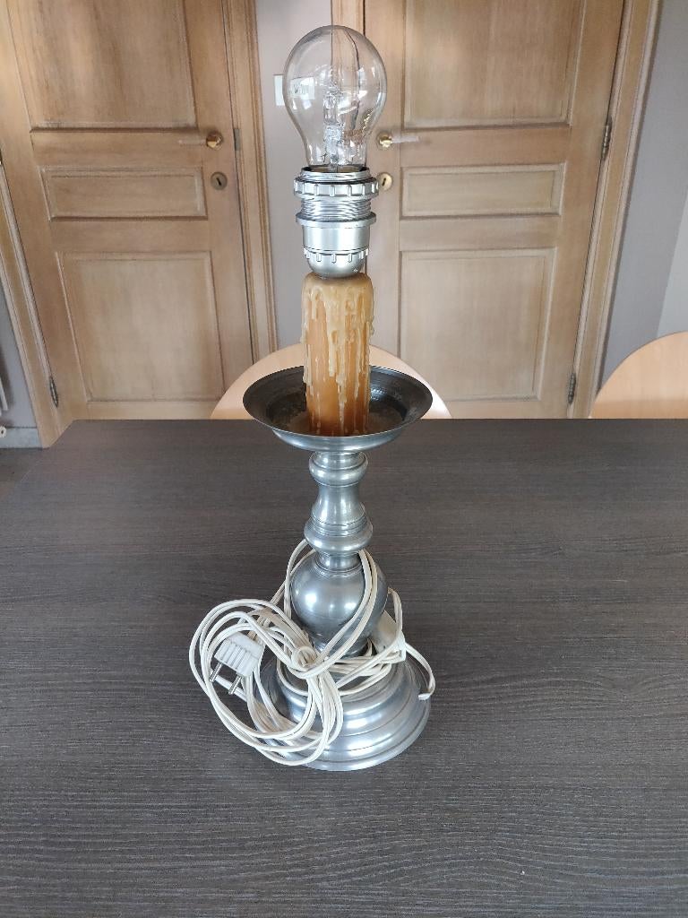 Tinnen voet voor lampekap, Enlèvement