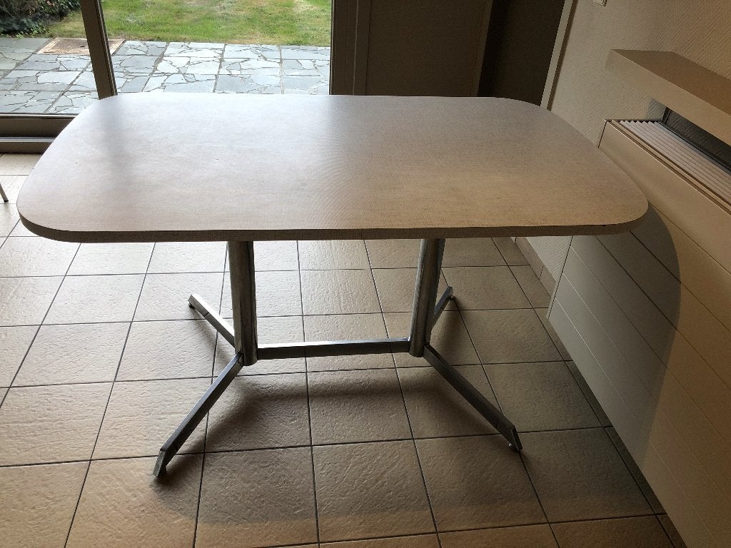Zeer stevige witachtige keukentafel met zes stoelen., Maison & Meubles, Cuisine | Cuisines complètes, Synthétique, Enlèvement