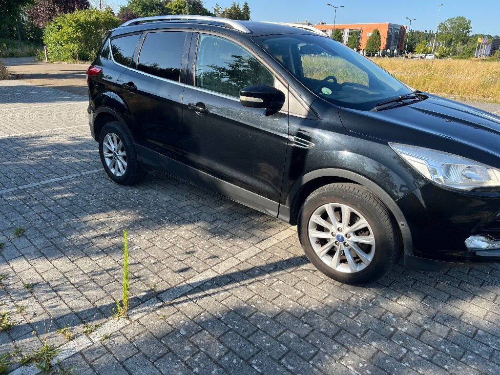 Ford KUGA*TITANIUM *PANORAMA*2016_ 2.0d 88kwEuro 6b 1erprop, Auto's, Voorwielaandrijving, 4 cilinders, Leder en Stof, Zwart