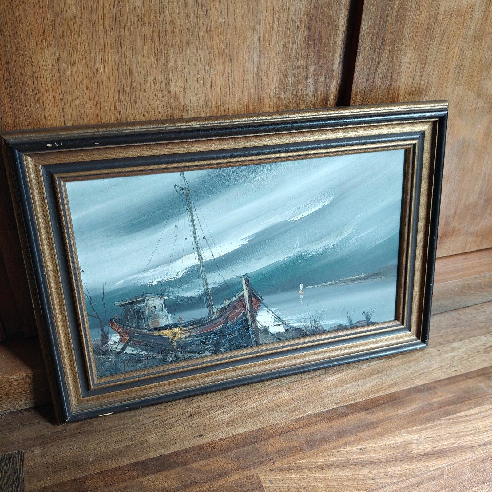 Vintage olieverfschilderij gestrande vissersboot, gesigneerd, Doek, Ophalen of Verzenden, Gesigneerd, Olieverf