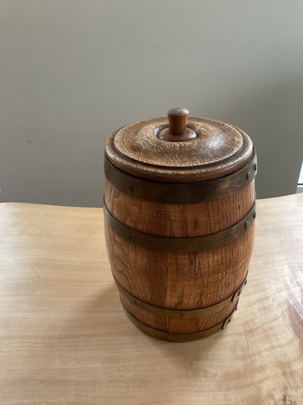 Ton voor tabak, Antiek en Kunst, Kunst | Designobjecten, Ophalen, 19 cm, Bruin, Hout