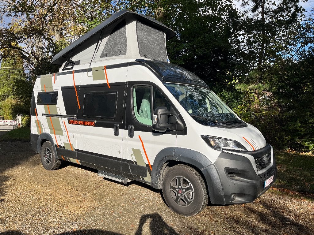 Pössl Summit Shine600L-Toit Relev.-Full Li.300A/h-BVA-2000Km, Caravanes & Camping, Jusqu'à 4, Pössl, 5 à 6 mètres, Diesel