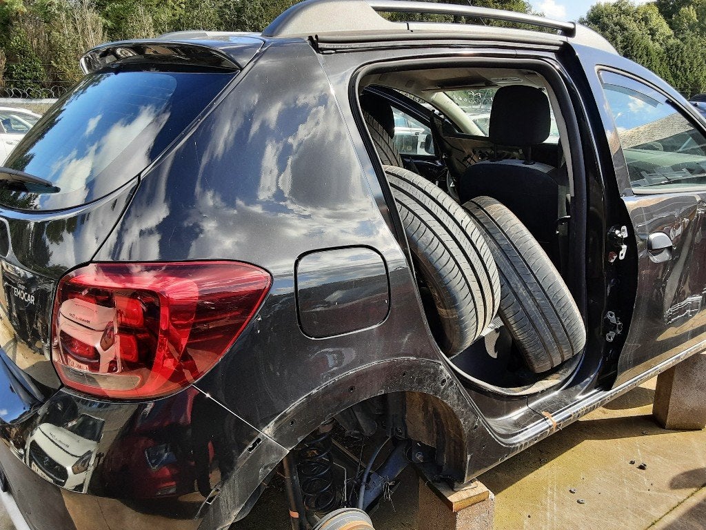 AILE ARRIÈRE DROIT Dacia Sandero II (01-2012/12-2018), Dacia, Garde-boue, Mevr. I. Hauben, Utilisé