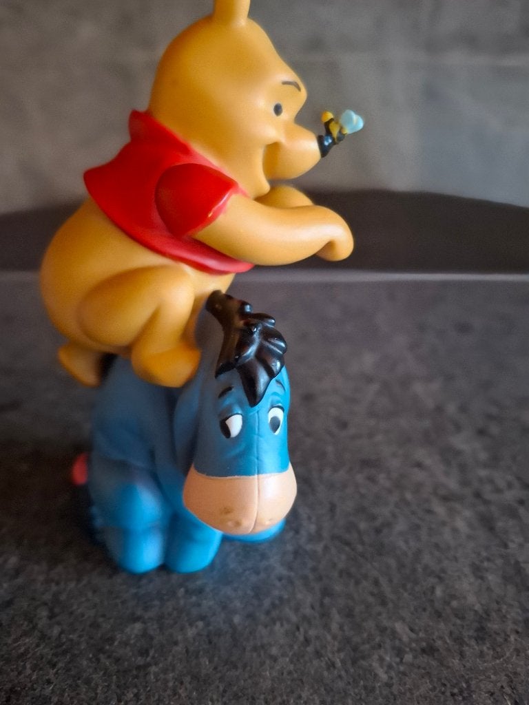 Vintage Disney Beeldje – Winnie de Poeh op Iejoor, Verzamelen, Ophalen, Zo goed als nieuw