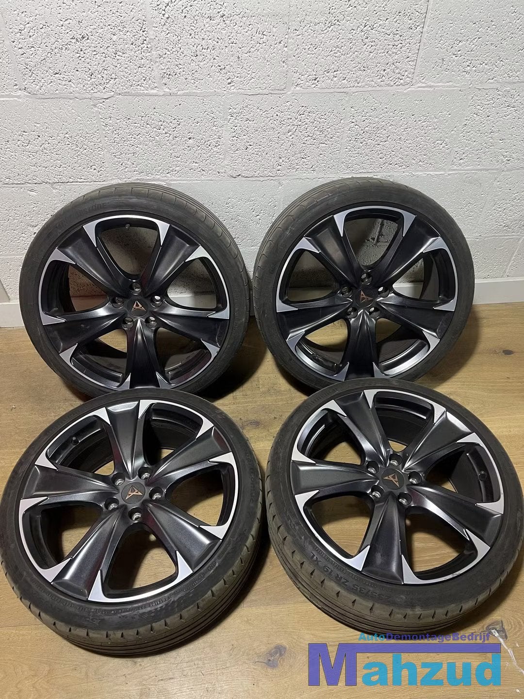 SEAT CUPRA LEON 5X112 57.1 19 INCH Sport velgen, Autovia A-2, Km 585 585
08760  Martorell, ES, Utilisé, Customercare@seat.es, Pneu(s)