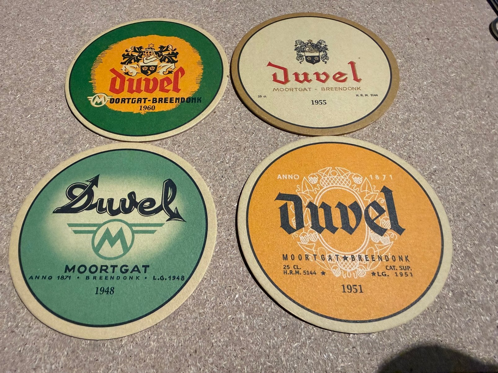 Set van 4 Duvel bierviltjes-Historische designs (1948-1960), Verzamelen, Ophalen, Zo goed als nieuw, Viltje(s), Duvel