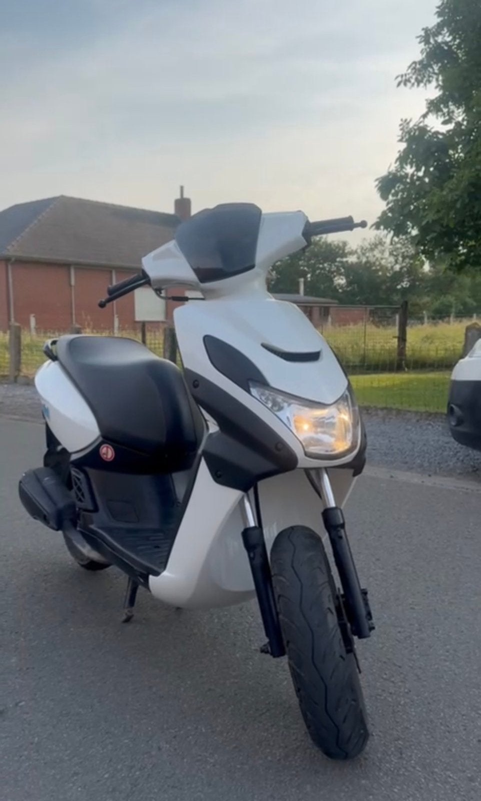 Peugot kisbee 50cc, Vélos & Vélomoteurs, Scooters | Peugeot, Autres modèles, Enlèvement ou Envoi, Comme neuf, Classe A (25 km/h)