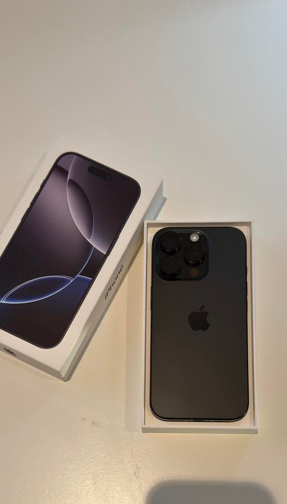 Apple iPhone 16 Pro 128 Go noir titane, Avec simlock (verrouillage SIM), 99 %, 128 GB, Enlèvement ou Envoi