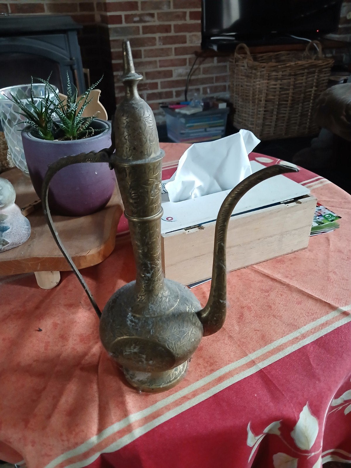 Cruche ancienne en métal précieux, Enlèvement