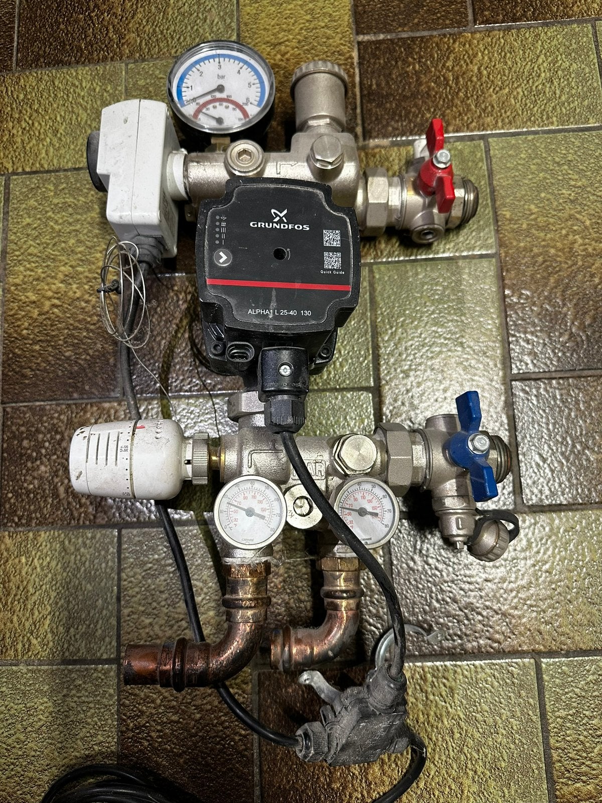 Grundfos ALPHA1 L 25-40 130 circulatiepomp met aansluitgroep, Enlèvement ou Envoi, Comme neuf