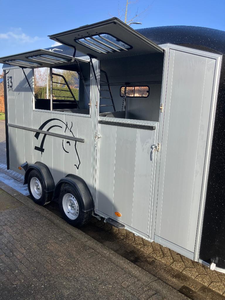 Maxi III Living, Ophalen, Nieuw, Aluminium, 3-paards trailer