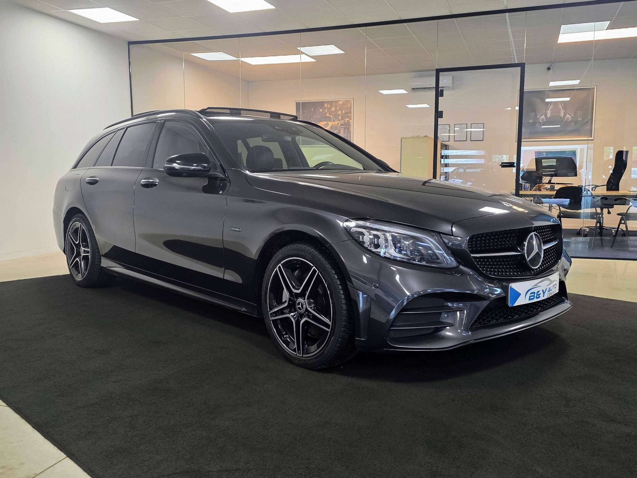 Mercedes-Benz C-Klasse 300 e PHEV AMG Business Solution, Auto's, Mercedes-Benz, Automaat, Achterwielaandrijving, Gebruikt, 4 cilinders