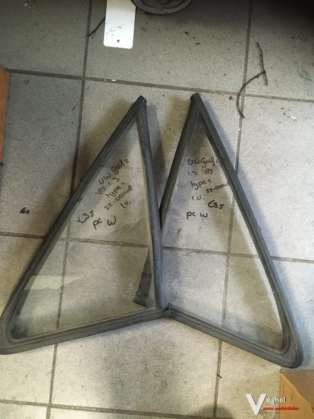 Vw Golf 2 zijruit type 1 ,  1985 links of rechts, Auto-onderdelen, Ruiten en Toebehoren, Gebruikt, Ophalen of Verzenden