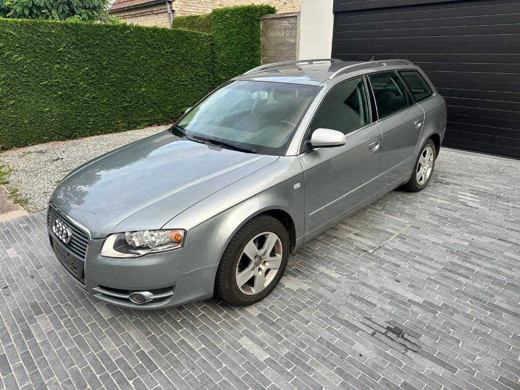 AUDI A4 1.9 TDI AVANT, Argent ou Gris, Achat, Boîte manuelle, A4