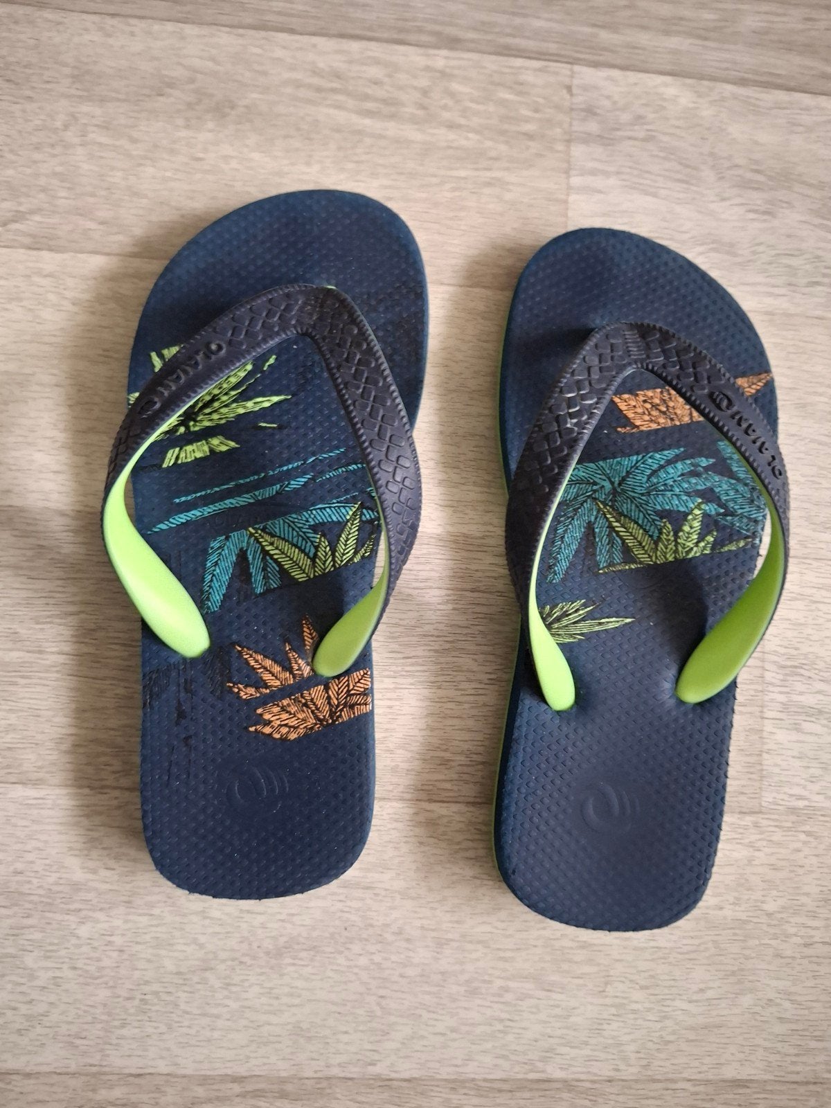 Teenslippers Oilalan maat 31/32, Kinderen en Baby's, Kinderkleding | Schoenen en Sokken, Gebruikt, Overige typen, Ophalen of Verzenden