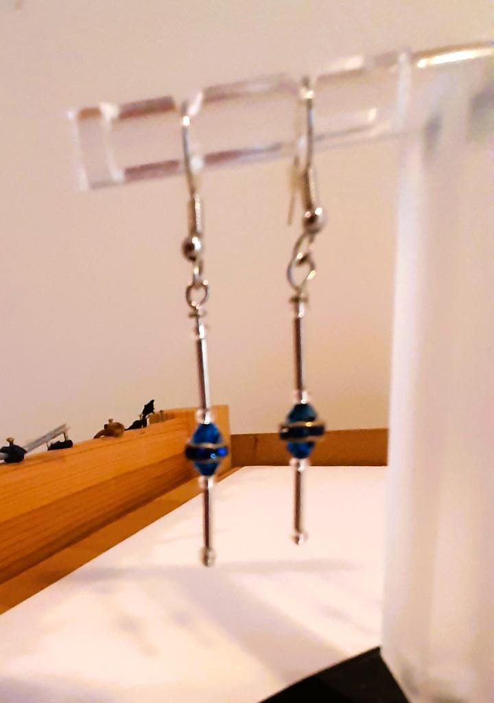 Te koop: Keuze uit verschillende oorbellen., Handtassen en Accessoires, Oorbellen, Ophalen, Nieuw, Zilver, Overige materialen