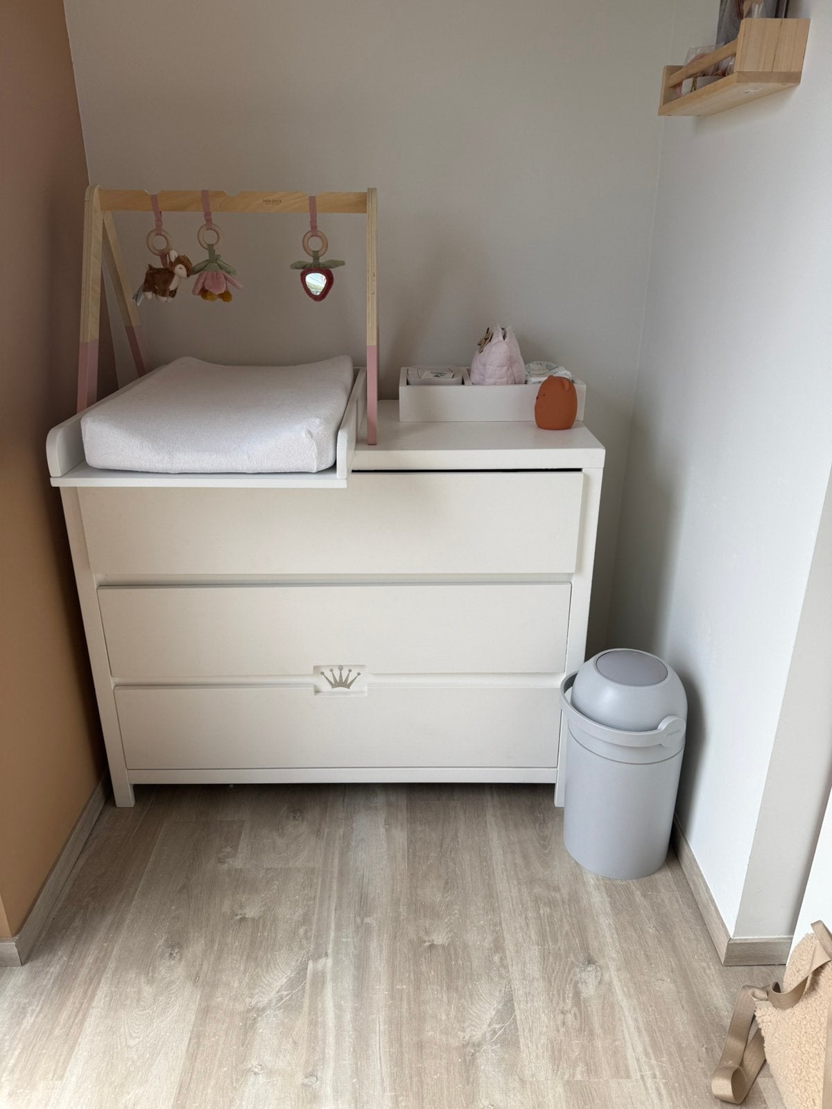 First verschoontafel met accesoires, Enfants & Bébés, Chambre d'enfant | Chambres d'enfant complètes, Enlèvement, Comme neuf