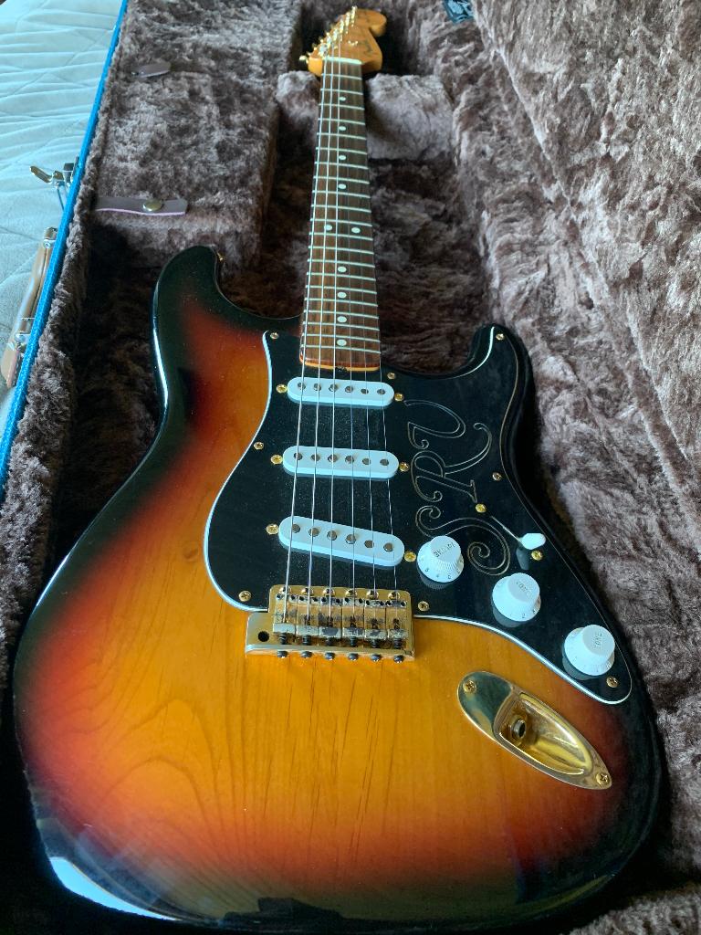 Fender Stratocaster SRV Signature (1998)  MINT, Enlèvement, Comme neuf, Solid body, Fender