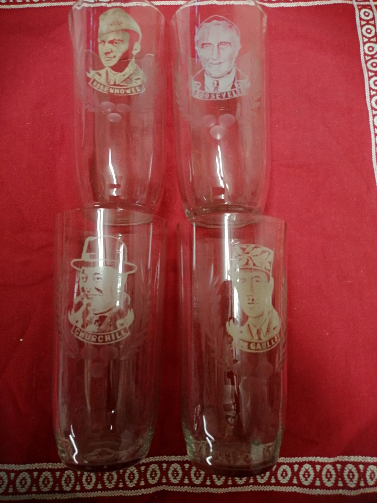 4 vieux verres à boire avec des images de leaders mondiaux,, Collections, Enlèvement, Comme neuf, Verre à eau