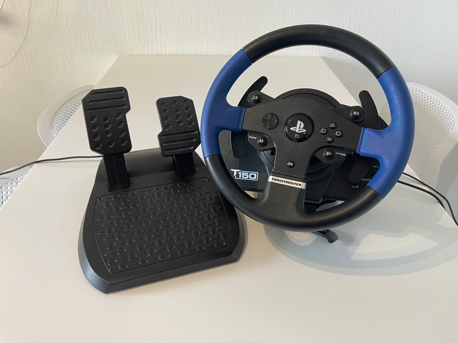Thrustmaster T150 en parfait état avec pédales, Enlèvement, Comme neuf