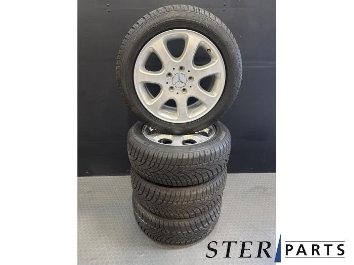 Kit jantes + pneus d'hivers d'un Mercedes CLK, Véhicule de tourisme, -, 3 mois de garantie, Utilisé