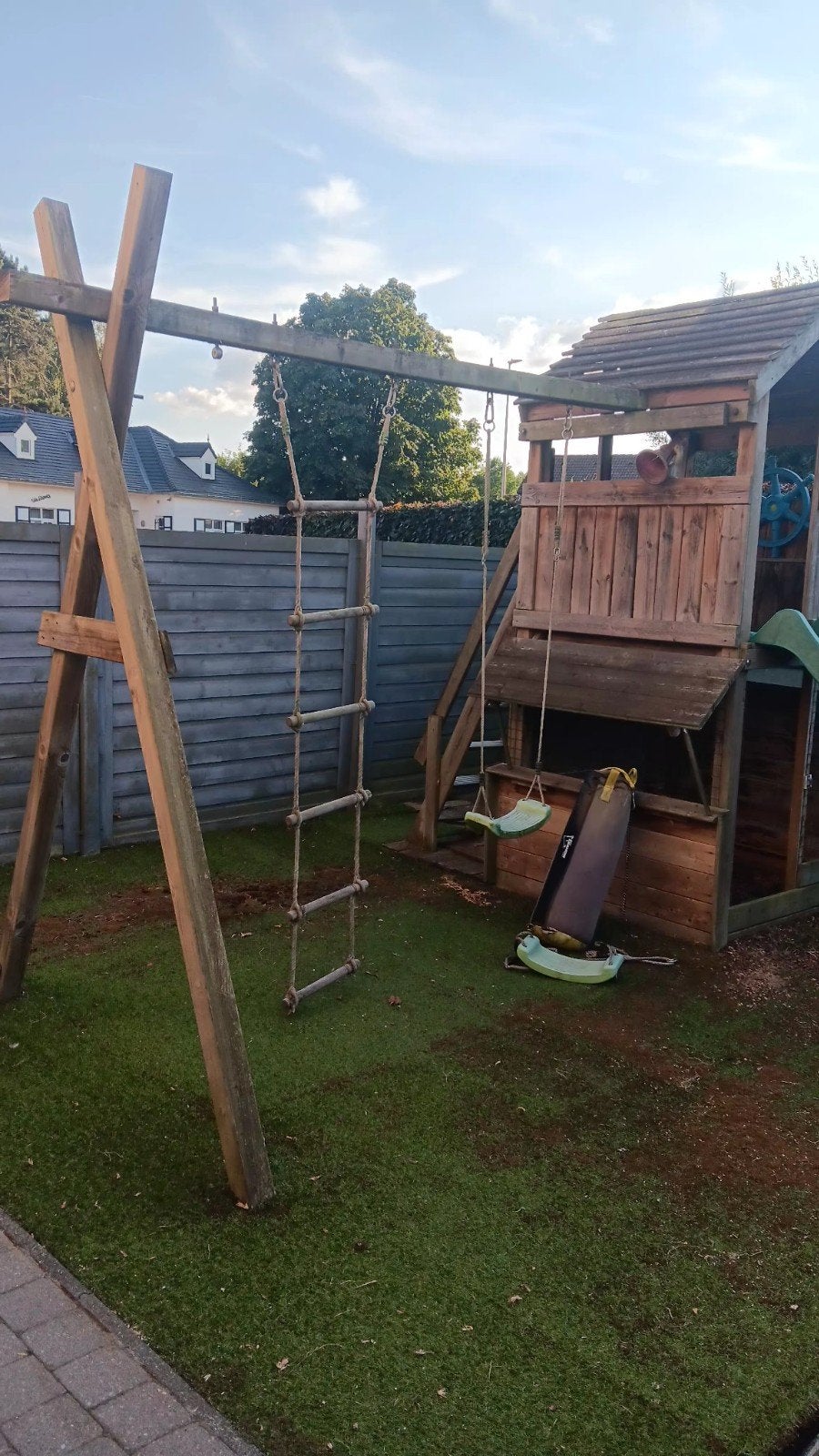 maison de jeu avec balançoire, Enlèvement, Utilisé, Toboggan
