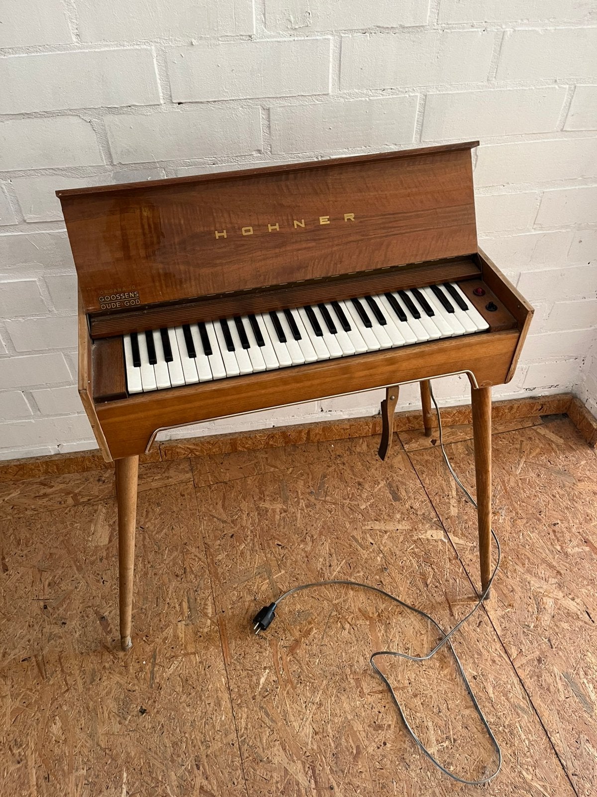 Vintage electrisch rietorgel uit de jaren 60, Musique & Instruments, Pianos, Comme neuf, Autres types, Brun, Enlèvement