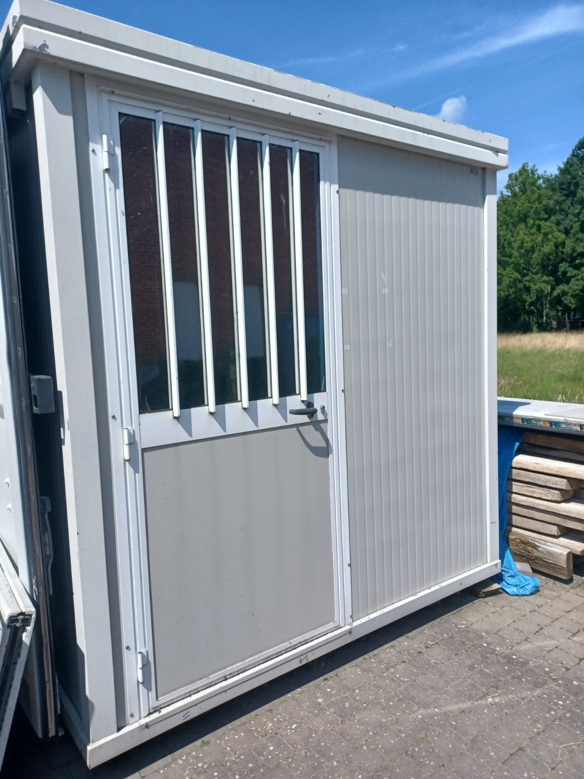 Geïsoleerde wooncontainer, Ophalen