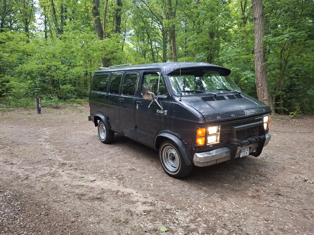 Dodge b150 1984 lpg 5.2 v8, Auto's, Oldtimers, Particulier, Dodge, LPG, Automaat, Ophalen