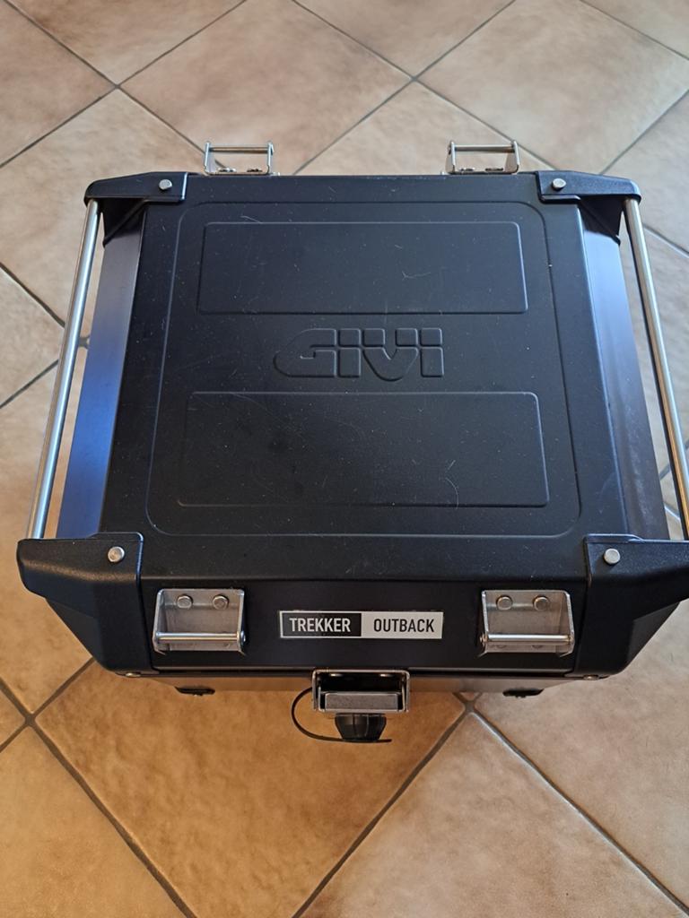 Givi trekker outback 42 liter, Motoren, Accessoires | Koffers en Tassen, Ophalen