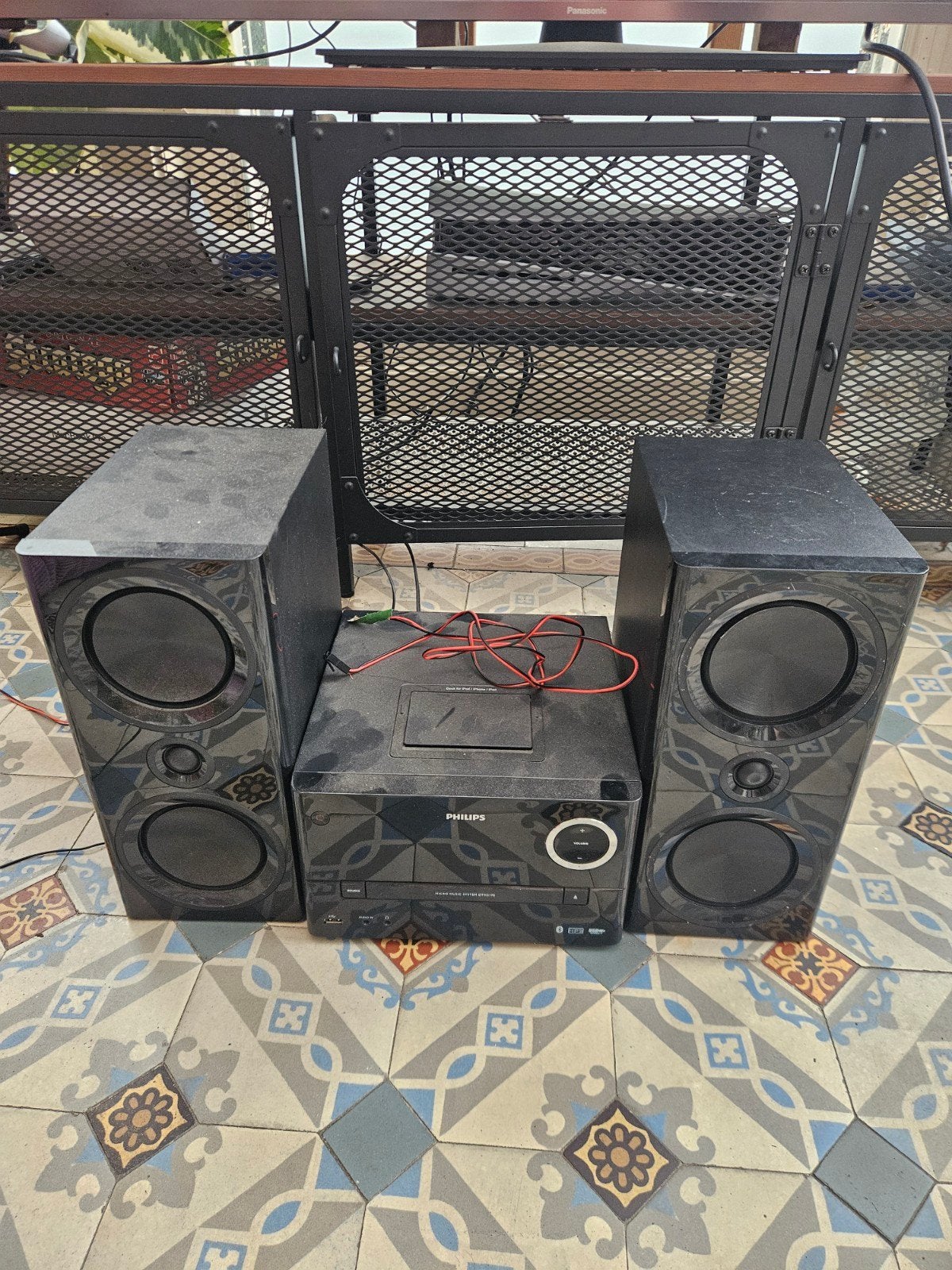 Phillips speaker CD, Radio, Bluetooth, Aux and Iphone dock, Ophalen