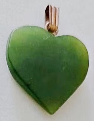 Pendentif coeur en jade néphrite + bélière plaqué or, Bijoux, Sacs & Beauté, Neuf, Pierre ou Minéral, Or, Enlèvement