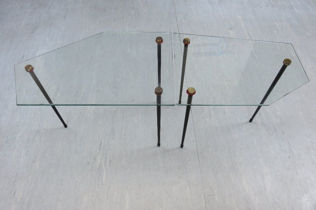 Petite table de vitrine, Enlèvement