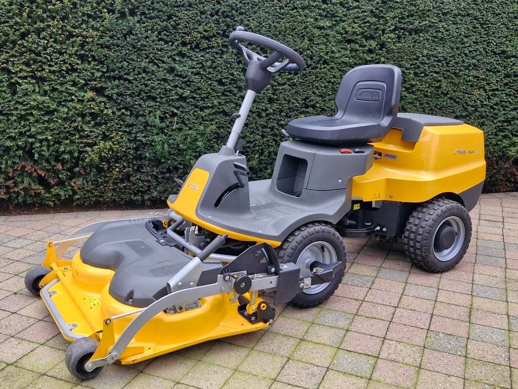 Zitmaaier stiga park 220 hydrostaat 84 cm briggs motor 2021, Moins de 90 cm, Comme neuf, Enlèvement, Stiga Park
