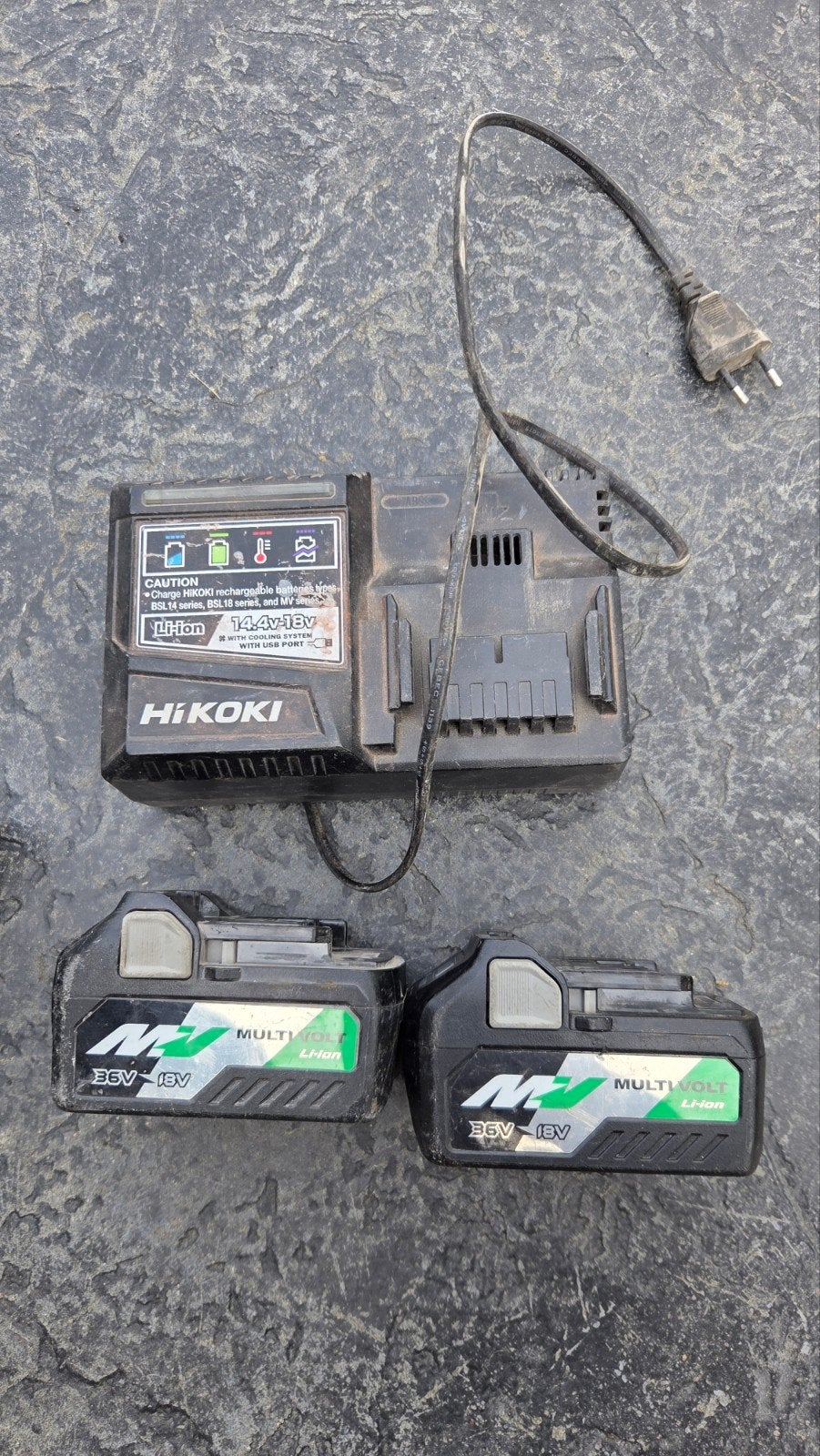 2x hikoki 18v batterijen +lader, Ophalen, Gebruikt
