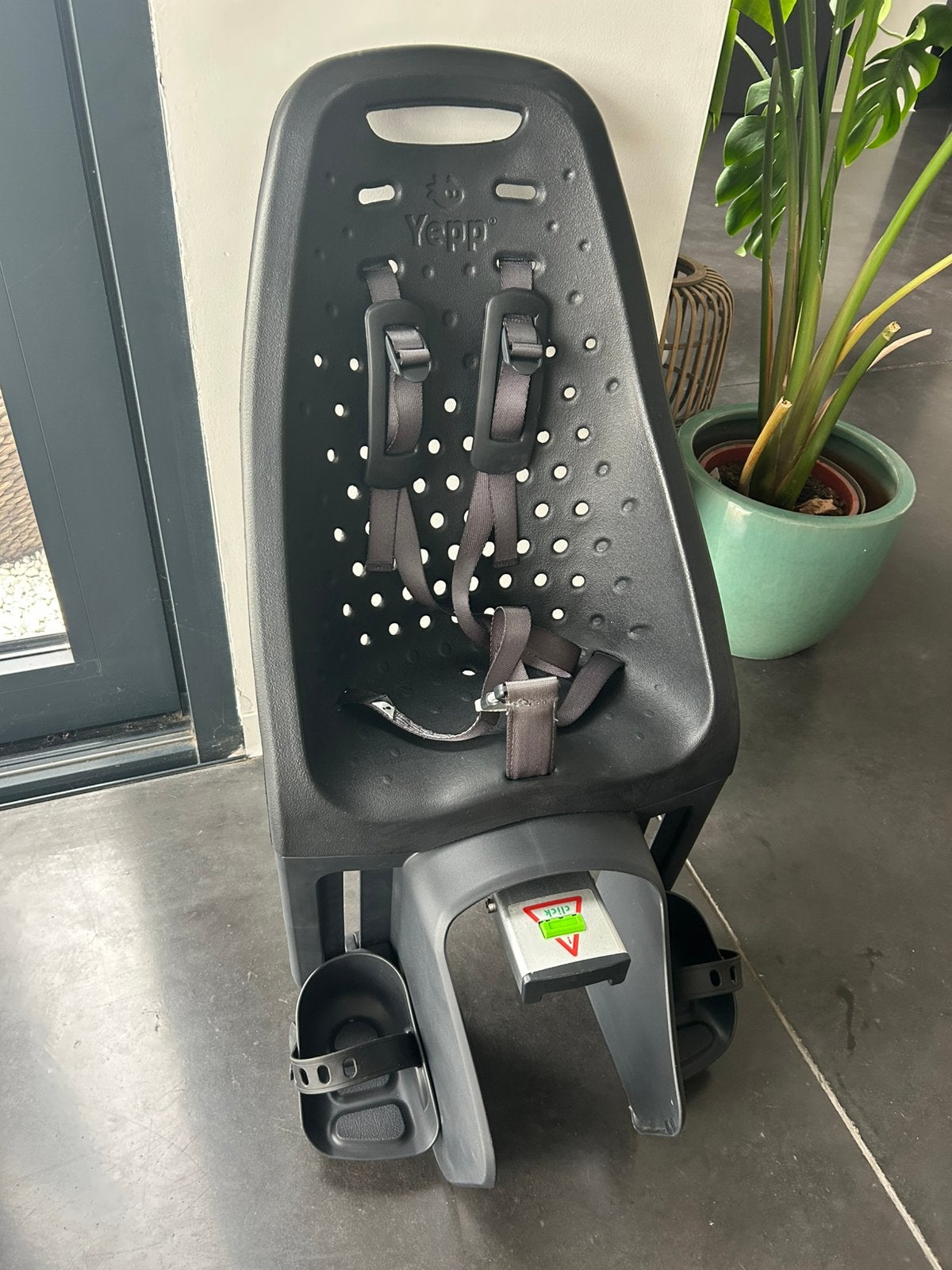 NIEUW!! Thule Yepp Fietsstoel, Fietsen en Brommers, Ophalen, Nieuw, Achterzitje, Voetsteuntjes