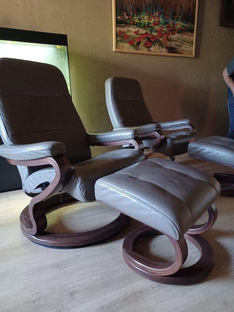 2 Lederen relax zetels met voetbankje - taupe, Enlèvement, Utilisé, Bois