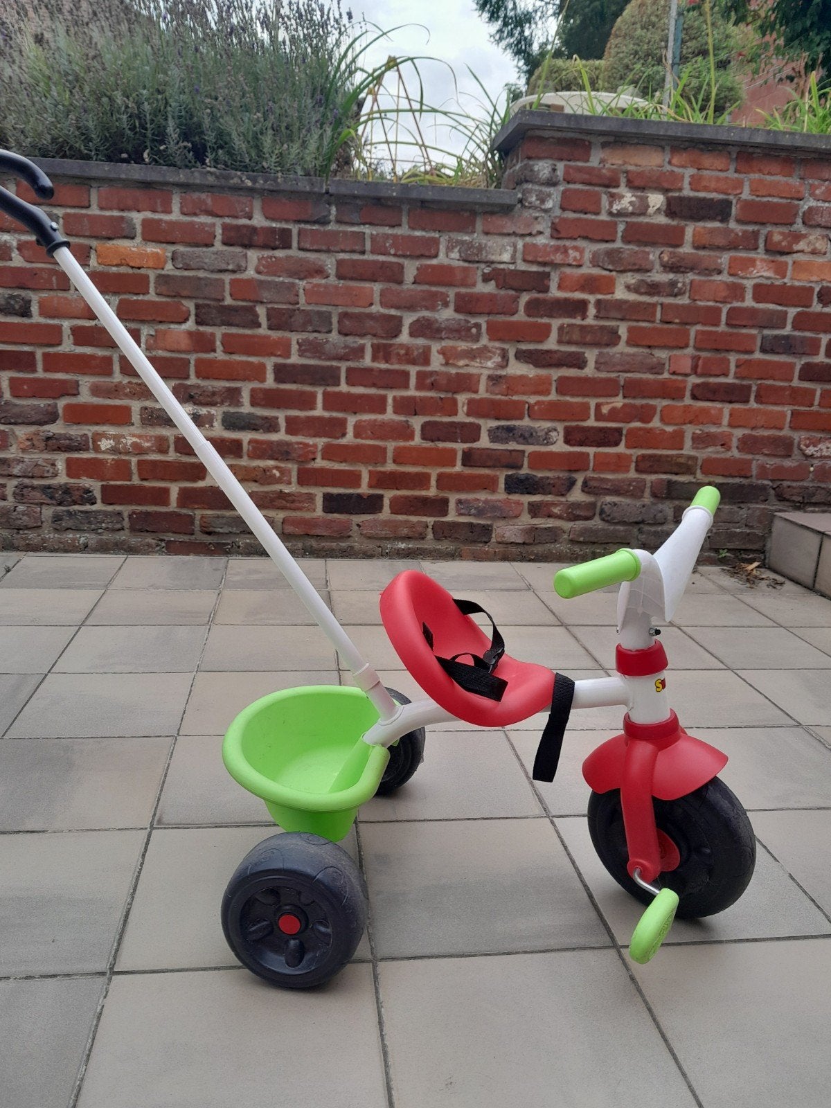 TRICYCLE  Enfant (metal+plastic), Enlèvement