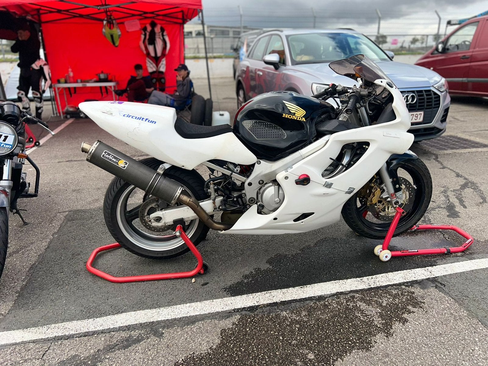 Honda cbr600f 1999 circuit geen papieren, Motoren, Motoren | Honda, Particulier