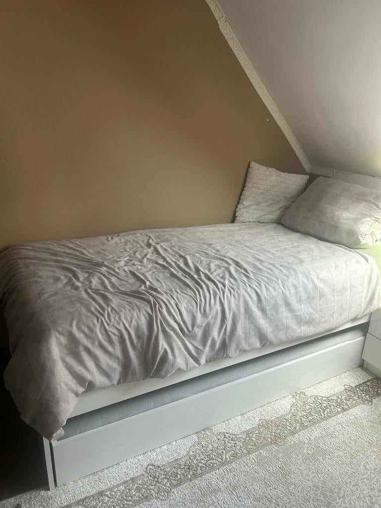 Bed + kast, Huis en Inrichting, Ophalen, Zo goed als nieuw