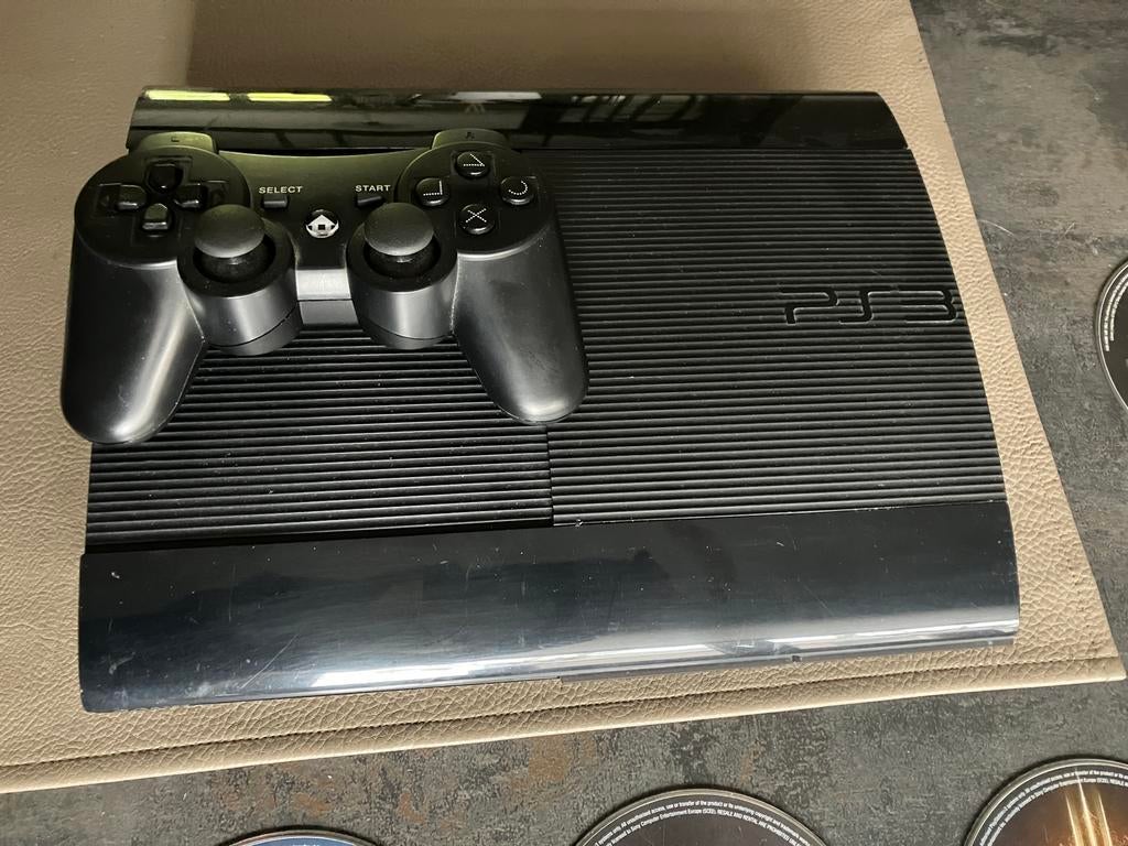 Ps3 met controller en 8 legendarische games, Games en Spelcomputers, Ophalen of Verzenden, Zo goed als nieuw