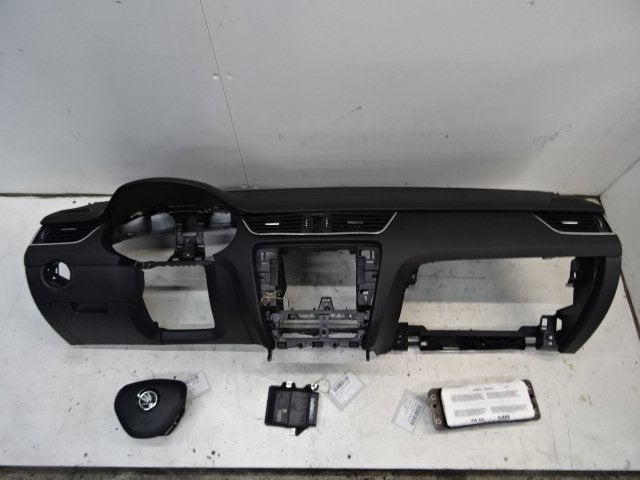 AIRBAG SET Skoda Octavia Combi (5EAC) (01-2012/07-2020), Gebruikt, Skoda