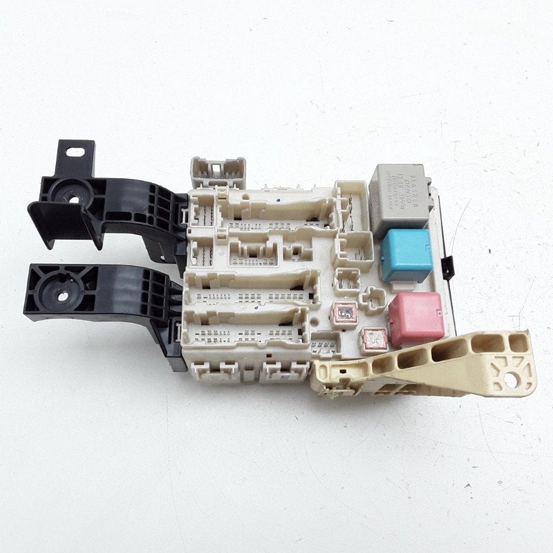 BOITIER FUSIBLES Urban Cruiser (|8273052J00|902175123|), Utilisé, Toyota