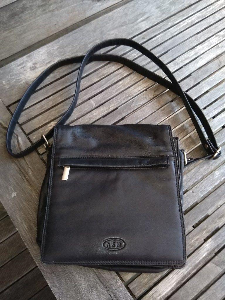 A&M Schoudertas In Zwart Leder, Mooie Staat, Bijoux, Sacs & Beauté, Sacs | Sacs Femme, Enlèvement ou Envoi, Comme neuf, Noir, Sac à main