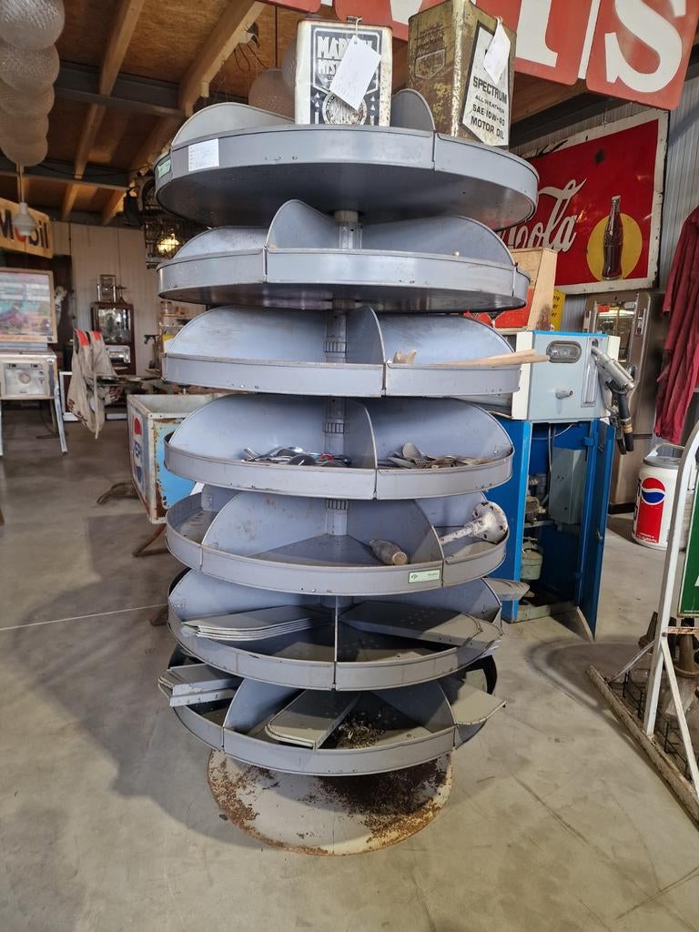 Etagere carrousel uit gereedschap winkel. Metaal, Antiek en Kunst, Ophalen