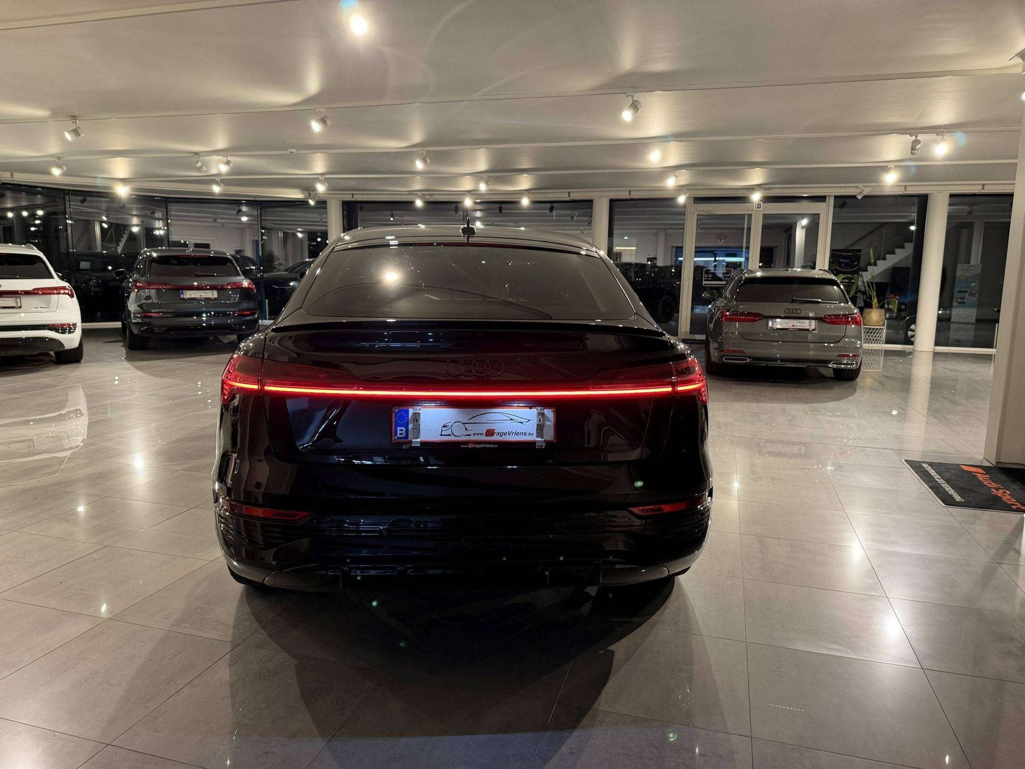 Audi Q8 e-tron SPORTBACK 340PK QUATTRO 3X S-LINE * MATRIX *, Auto's, Automaat, Gebruikt, Zwart, 340 pk