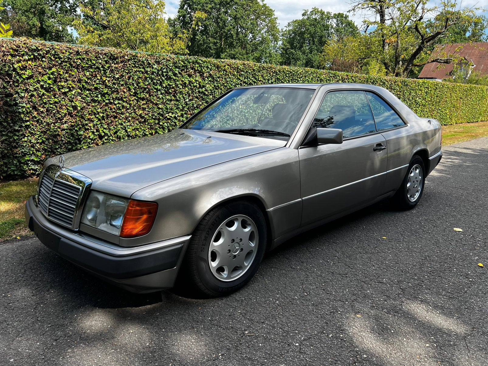 Oldtimer Mercedes W124 300CE coupé 6 cilinder automaat, Auto's, Automaat, Achterwielaandrijving, Zwart, Leder