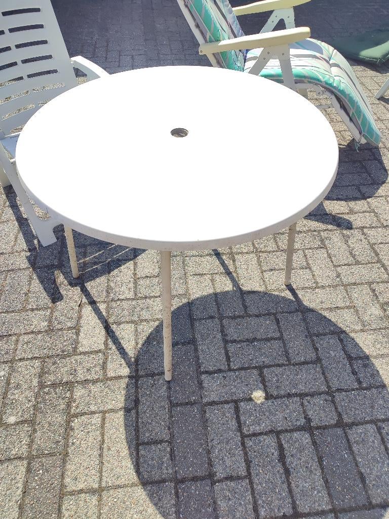 ronde tuintafel met parasolgat, Ophalen, Gebruikt